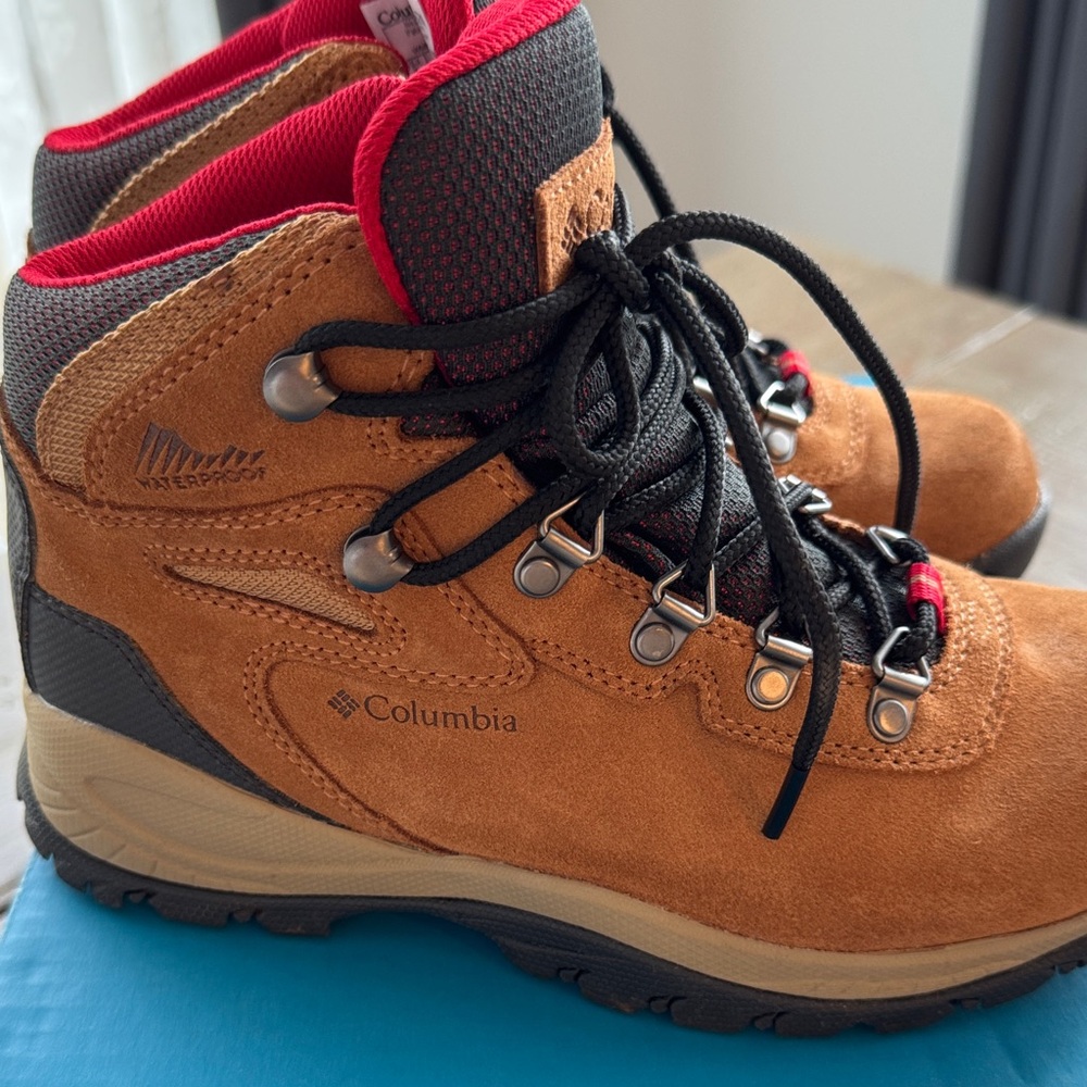 Columbia Women's Waterproof Boots - Picture 12 of 16